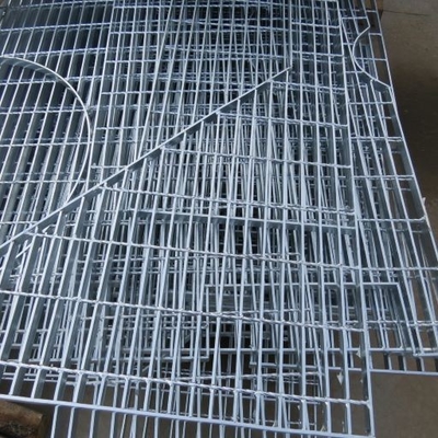 Anti Slip Serratedsteel Metal Grating Bearing Bar Pitch 30mm Tahan Korosi