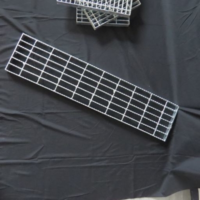 Tangga Grate Baja Bergerigi Anti Slip Tapak Tahan Korosi