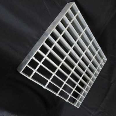 Tangga Grate Baja Bergerigi Anti Slip Tapak Tahan Korosi