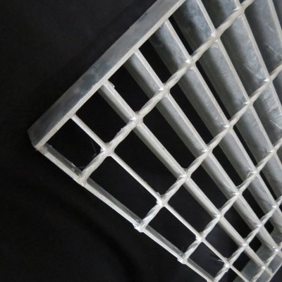 Tangga Grate Baja Bergerigi Anti Slip Tapak Tahan Korosi
