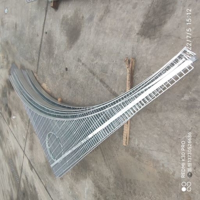 Hot Dip Galvanized Carbon Steel Metal Grating Disesuaikan Berbentuk Khusus