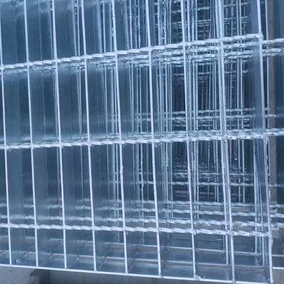 Tekanan Dilas Karbon Q235 Steel Metal Grating Hot Dip Galvanized