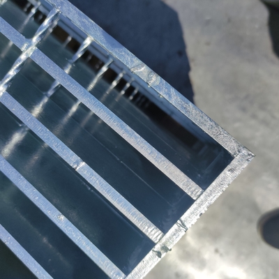 Tekanan Dilas Karbon Q235 Steel Metal Grating Hot Dip Galvanized