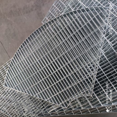 Platform Q235 Carbon Galvanized Steel Grating Disesuaikan Berbentuk Khusus