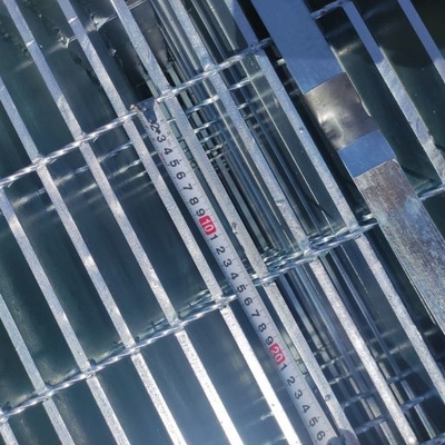 Karbon Q235 Steel Metal Grating Bearing Bar Pitch 30mm