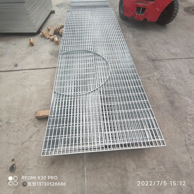 Kisi Baja Galvanis Hot Dip Untuk Jalan 12 &quot;X 24&quot; X 1.5 &quot;Disesuaikan Pabrik