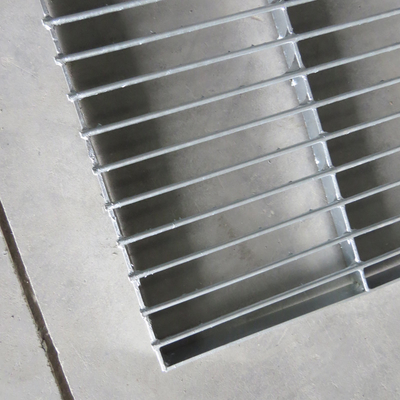 Q235 Hot Dip Galvanized Metal Grid Floor Grating Untuk Pigeon Shed
