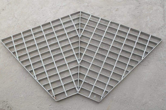 ANSI NAAMM Safety Galvanized Steel Walkway Grating Fan Berbentuk