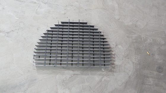 ANSI NAAMM Safety Galvanized Steel Walkway Grating Fan Berbentuk