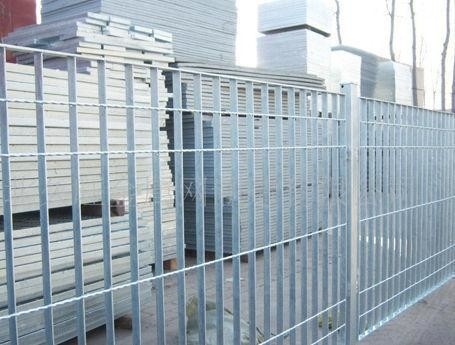 Galvanized Steel Grating 1.5 Inch Wire Mesh Steel Netting Untuk Farm Villa