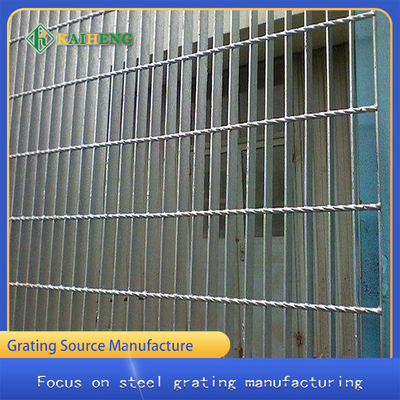 Baja Karbon Q235 Hot Dip Galvanized Welded Mesh Anggar Grid Disesuaikan