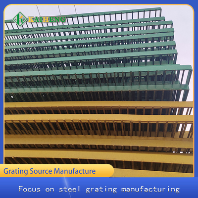 Hot Dip Galvanized Grid Mesh Corrosion Resistant Metal Grate Fence Untuk Kandang Unggas