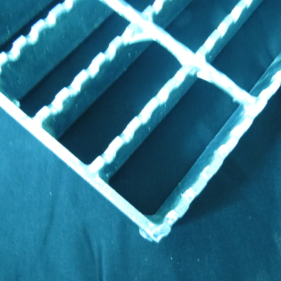 Exterior T1 Non Slip Metal Ladder Galvanized Stair Tapak Step Plate