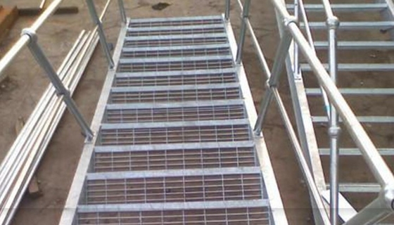ODM Bolted Residential Metal Galvanized Stairs Tapak