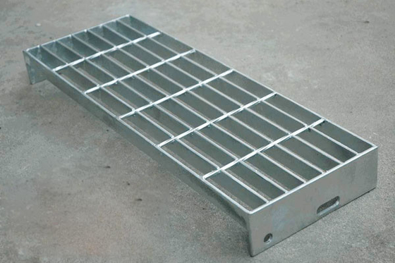 Keselamatan Hot Dip Galvanized Steel Parutan Tangga Logam Tapak