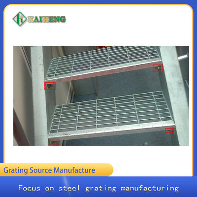 T4 Checkered Platenosing Steel Grate Stair Tapak Bearing Bars Pada 40mm Pitch