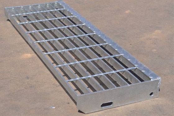 T4 Checkered Platenosing Steel Grate Stair Tapak Bearing Bars Pada 40mm Pitch